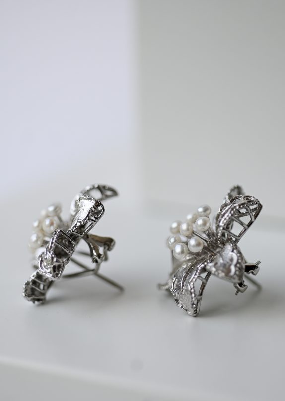 Asiatic Lily Earrings - Image 4