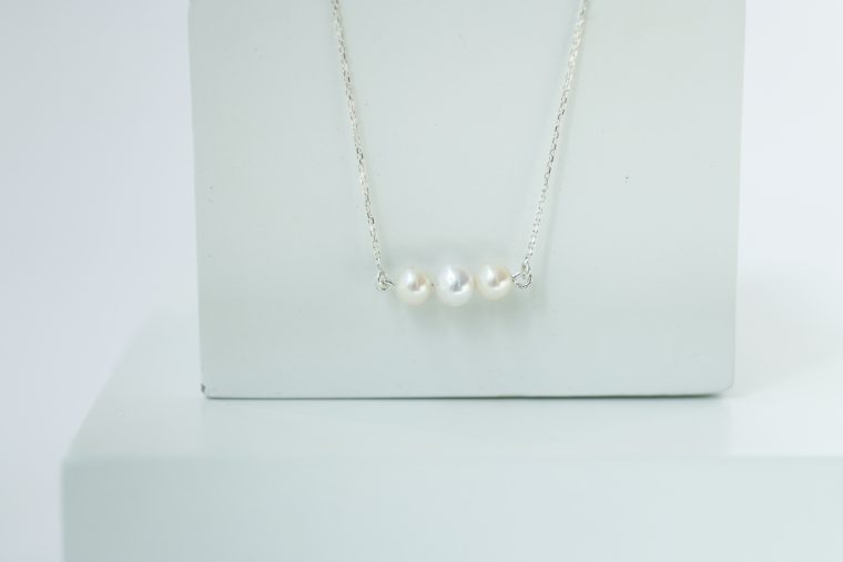 Linear Pearl Necklace