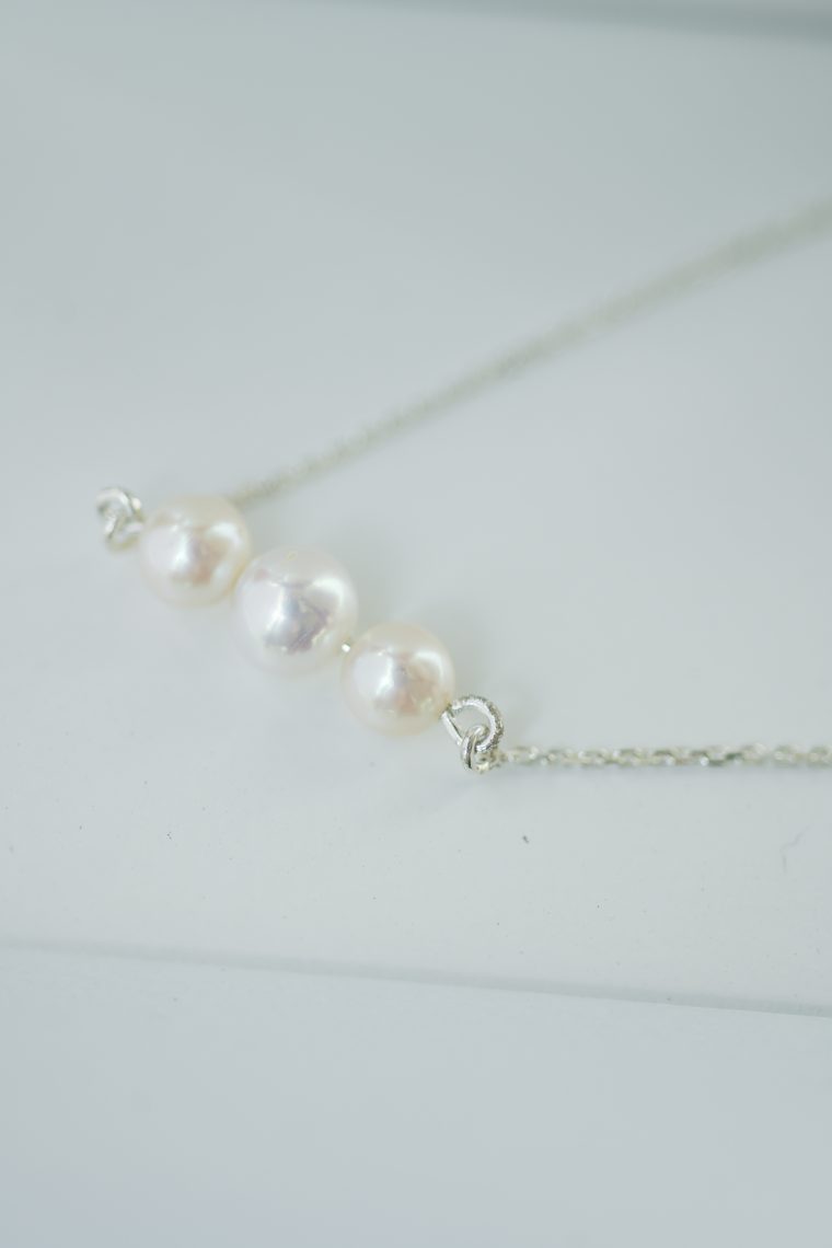 Linear Pearl Necklace - Image 3