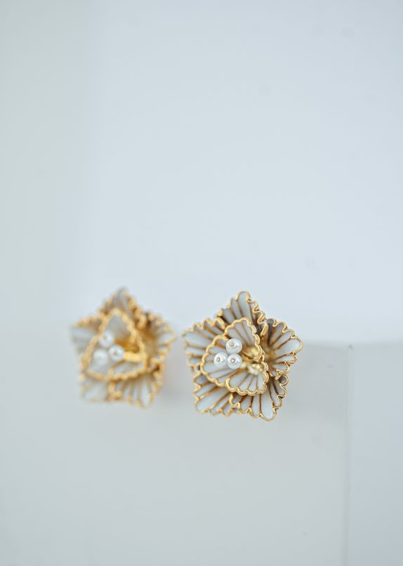 White Hibiscus Earrings - Image 4