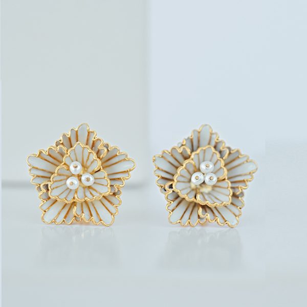 White Hibiscus Earrings White Hibiscus Earrings