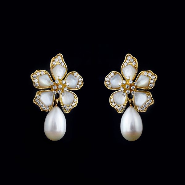 Pearl Azalea Earrings Pearl Azalea Earrings