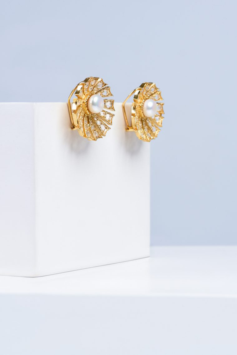 Quartz Oyster Earrings - Image 2